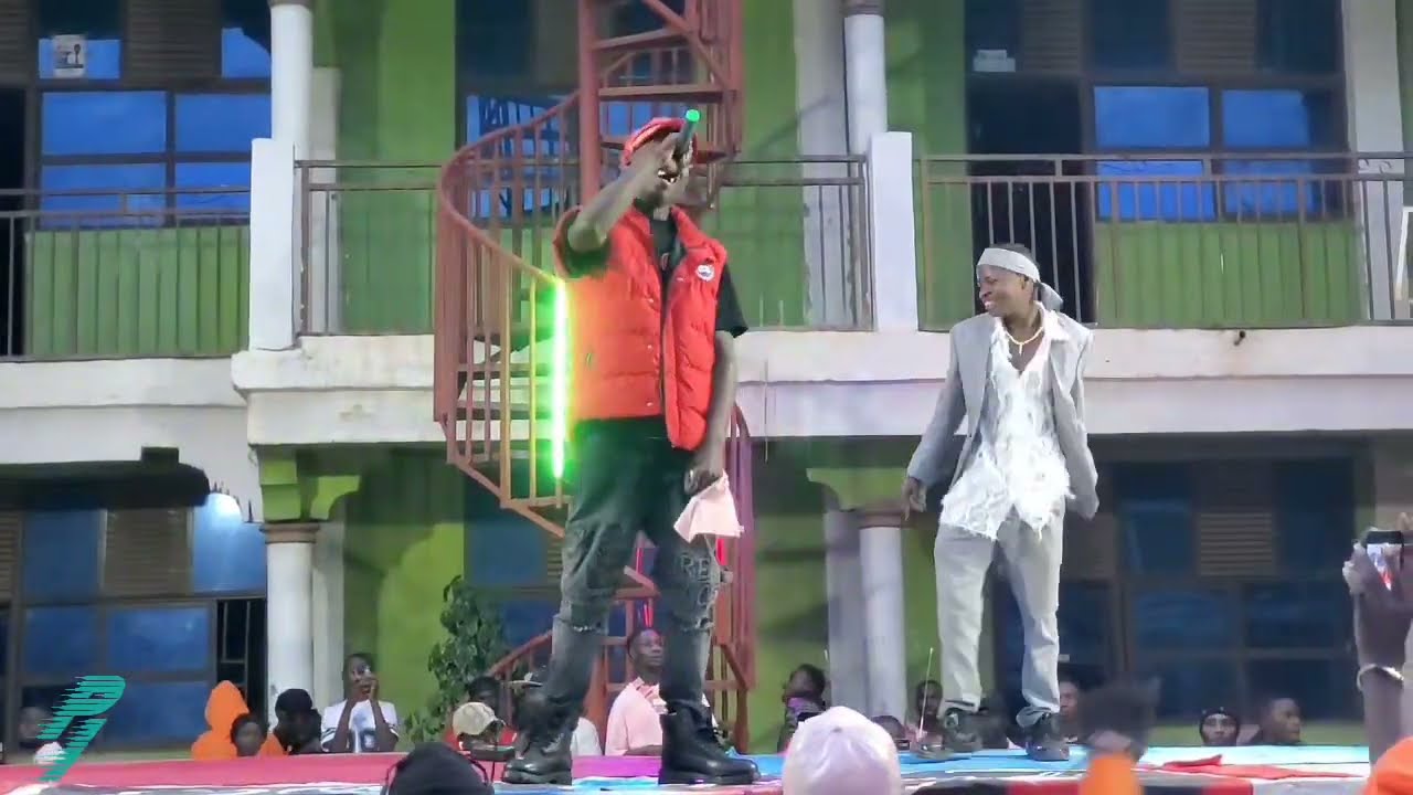 @Leo_winner x Chris Cornel en direct du concert d'au revoir de @skajeune  