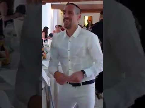 ريبيري يرقص على انغام الراي في عرس جزائري