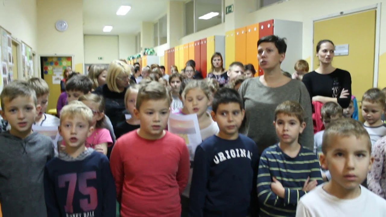 OŠ Sveta Ana prepeva pesem Čebelar