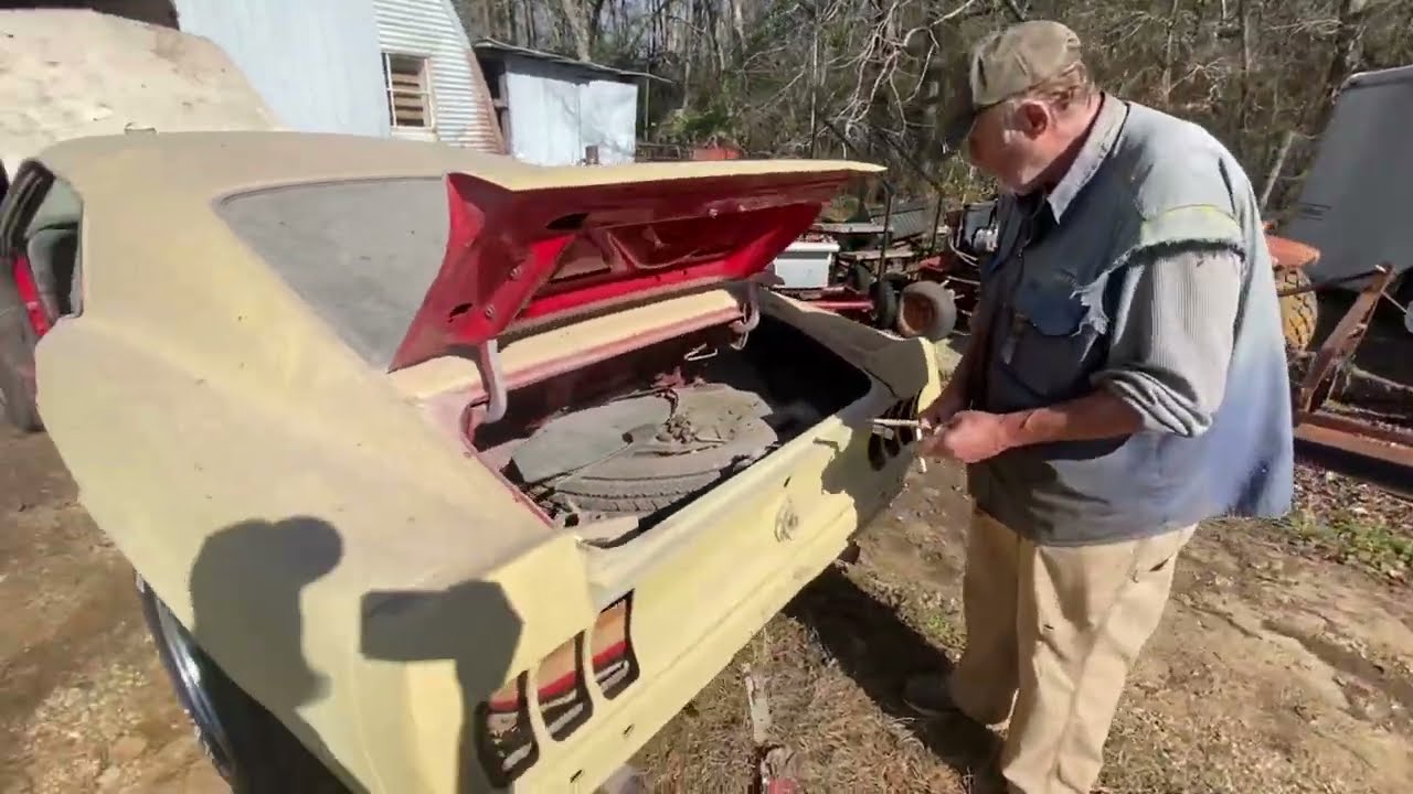 Abandoned 1969 Mach 1 Mustang barn find, will it run after sitting for almost 10 years?
