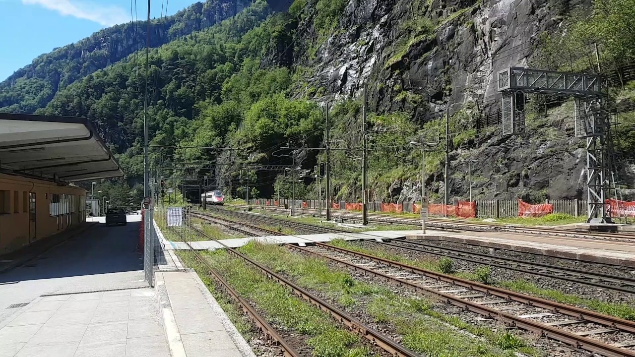 RABe 503 und Re 4/4 pfiff in Iselle