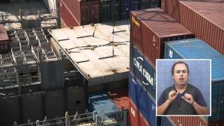 Gran Carguero Recala En Puerto De Iquique