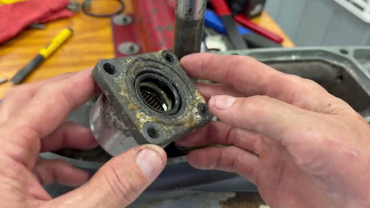 Yamaha F150 Outboard Lower Unit: Impeller Woodruff Key & Driveshaft Seal/Bearing Removal Tips.