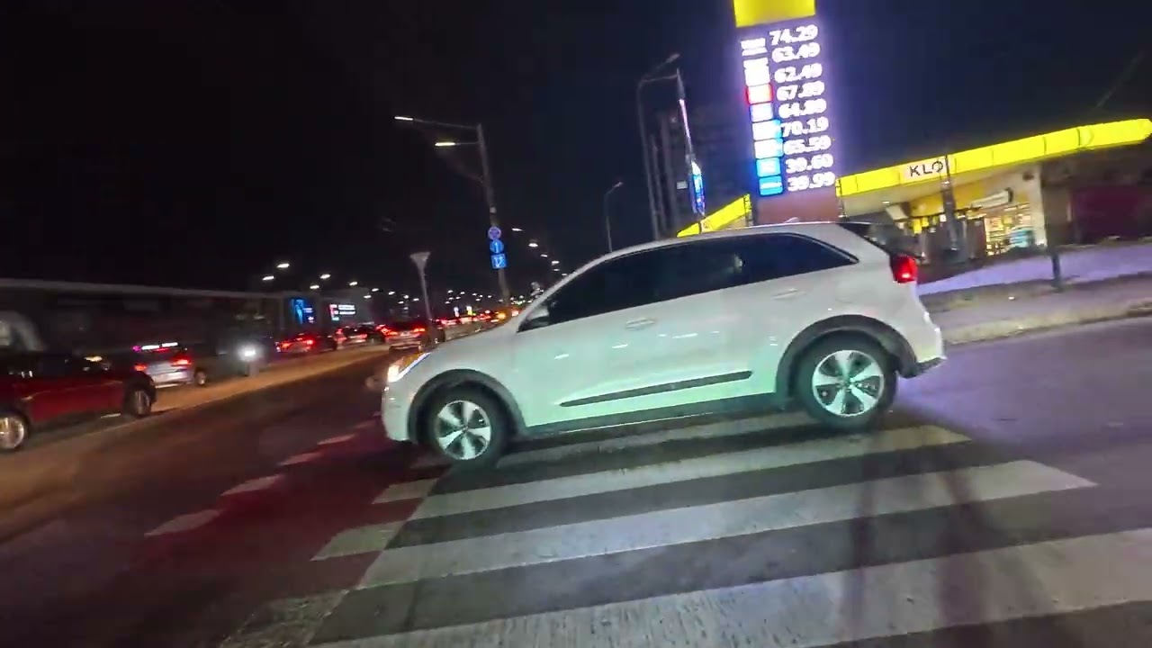 м. Київ. Дорога від вул. Вікєнтія Хвойки до вул. Йорданської, 26 лютого 2026 р, вечір (4К)