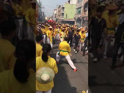 三隆府林家人獻花獻茶獻檀香
