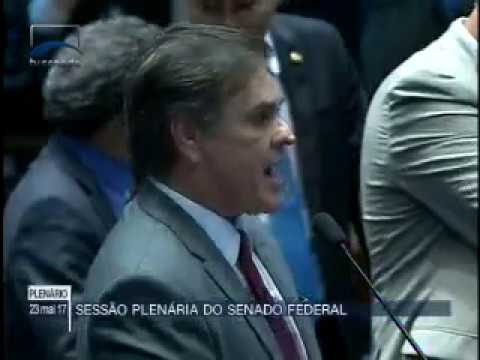 C&aacute;ssio: "Na democracia a &uacute;nica arma &eacute; a palavra e o &uacute;nico instrumento de combate &eacute; o argumento"