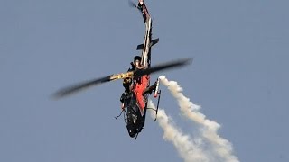 าธิตสำหรับผู้โดยสาร Flying Bulls Bell AH-1 Cobra ที่การแสดง RedBull-Class FM Morning ในเมือง Budaörs