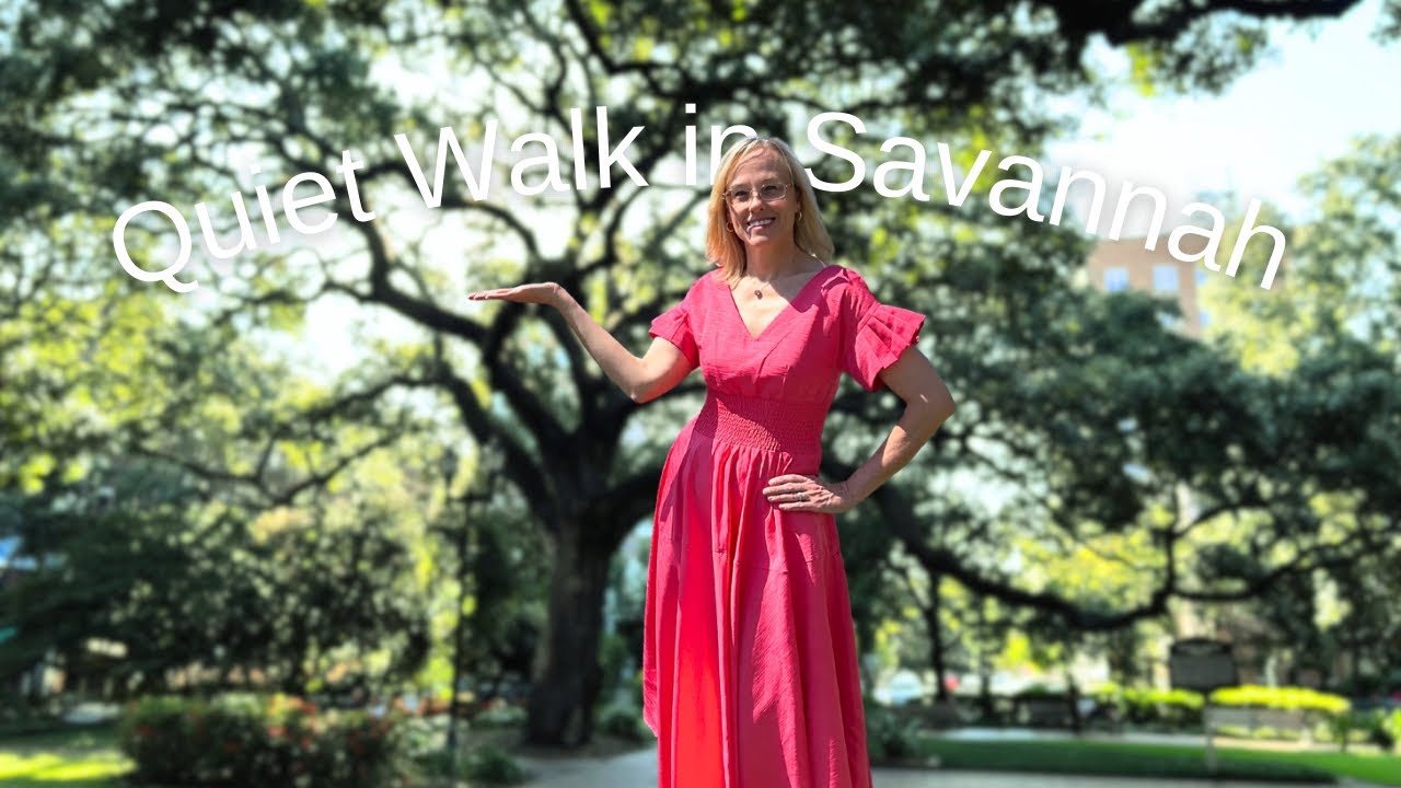 Quiet walk through scenic Savannah, Georgia