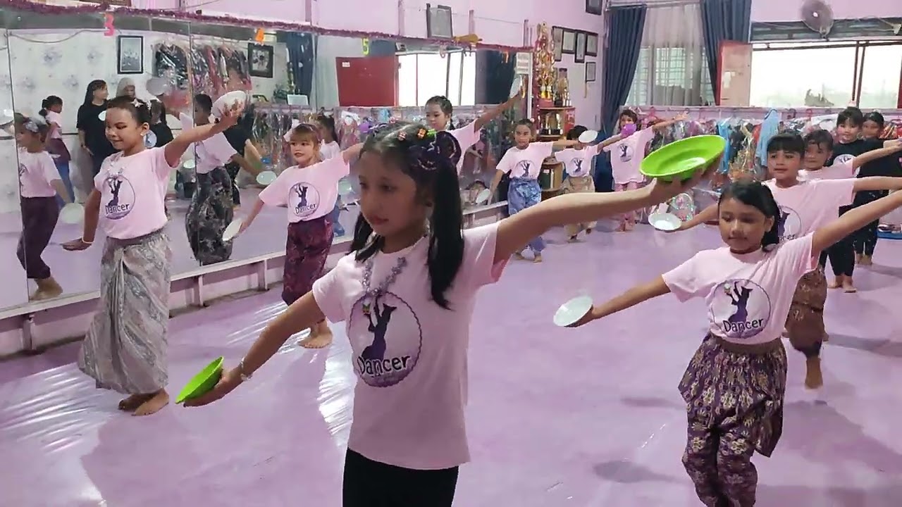 Prepare UKT 2024 Sanggar Tari Mutiara Minang, Tari Piring Dasar