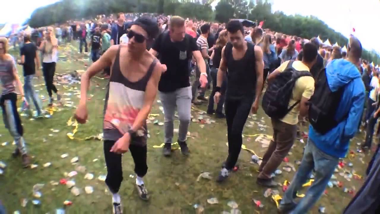 Dansje doen @ awakefest 2013! (Black Lace Agadoo)