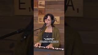 Julieta Venegas Canta En Vivo Lento.