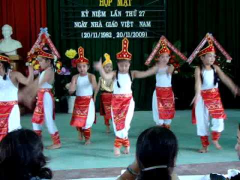 Video Múa Nổi trống lên các bạn ơi - YouTube