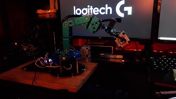 LeArm robotic arm stacking boxes