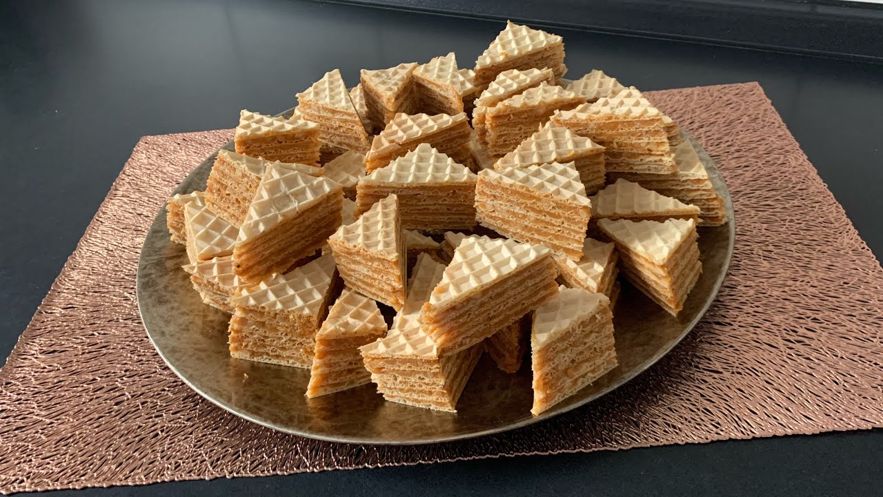 NAPOLITANE/ Waffel mit Karamell / Waffel Nuss Karamell schnitten ... NAPOLITANE/ Waffel mit Karamell / Waffel Nuss Karamell schnitten ...