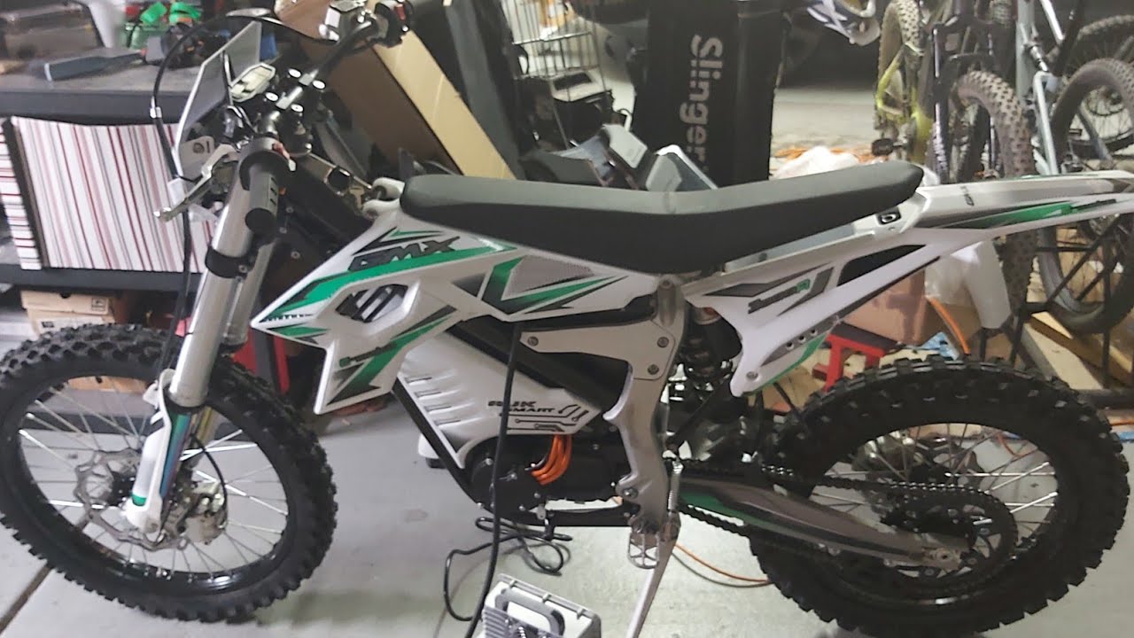 Electric Dirt(Y) Bike GMX 3000 ripping up the trails and thrashing on