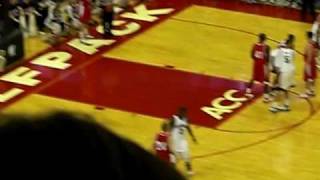 Steph Curry splits 2 Gonzaga Defenders