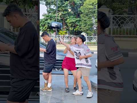 this woman is scared😂