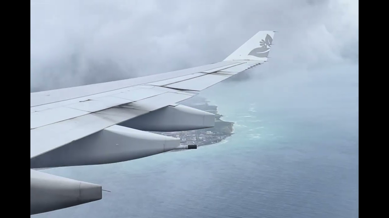 Short flight from Maui to Honolulu Hawaii using airbus A330-200 