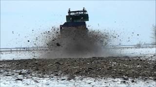 Silver Spreader 575V Spreading Frozen Manure