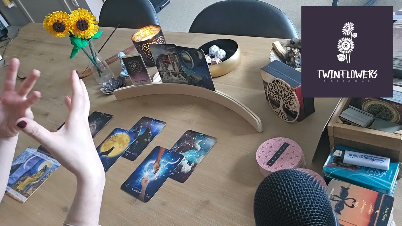 Nieuwe maan in Leeuw: 24 juli 2025 🌻🦋/Wat wil het universum dat je nu weet? Klaar voor vernieuwing?