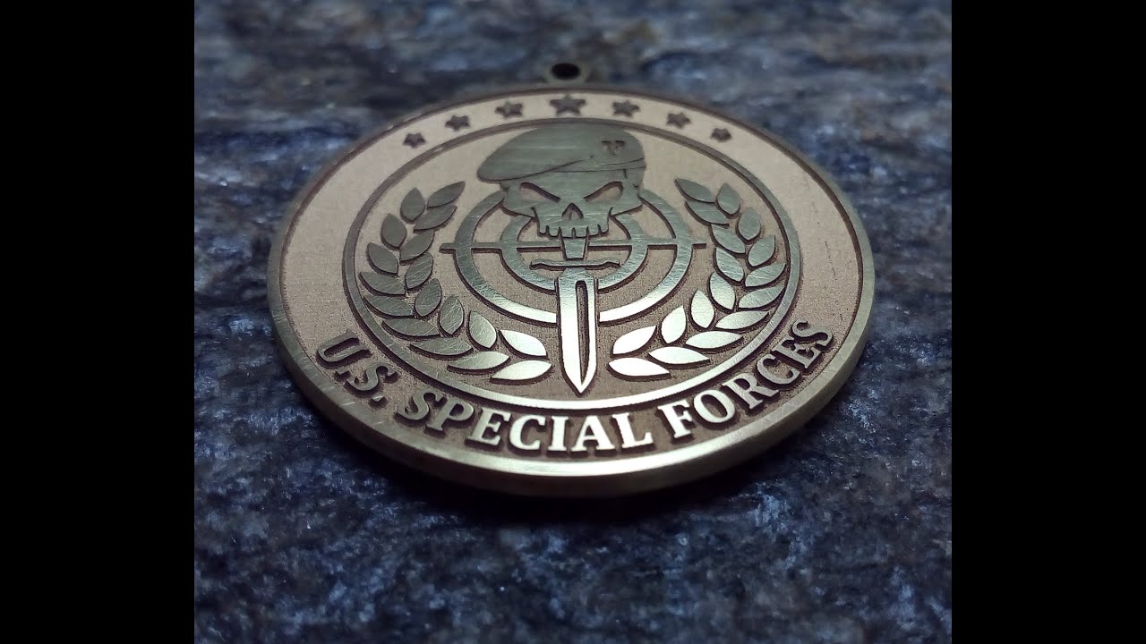 Gravação e corte a laser Fibra de medalha - RickLaser