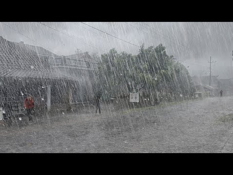 The biggest super crazy rainstorm in history in the village, a typhoon storm destroyed the village