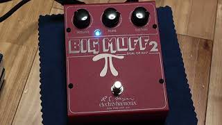 EHX by JHS Big Muff 2 - 1分クイックデモ - YouTube
