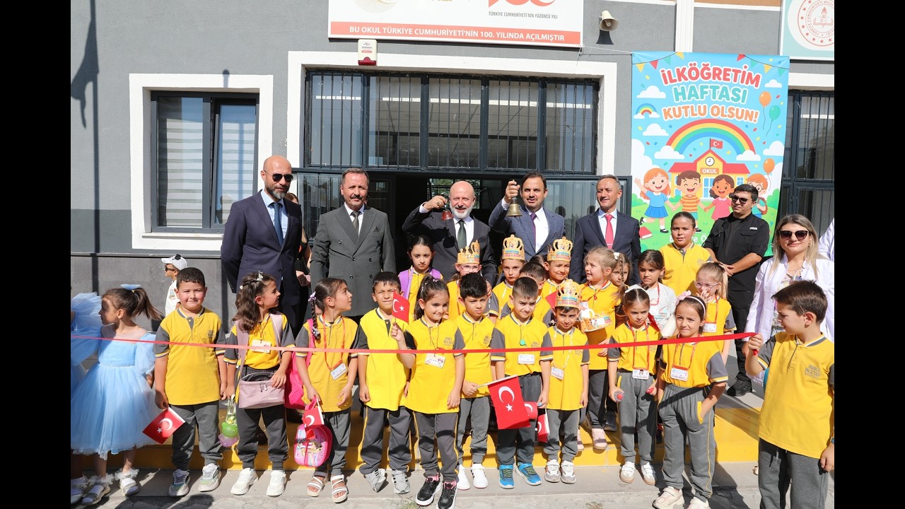Başkan Çolakbayrakdar, İlk Ders Zilinde Çocukların Heyecanına Ortak Oldu