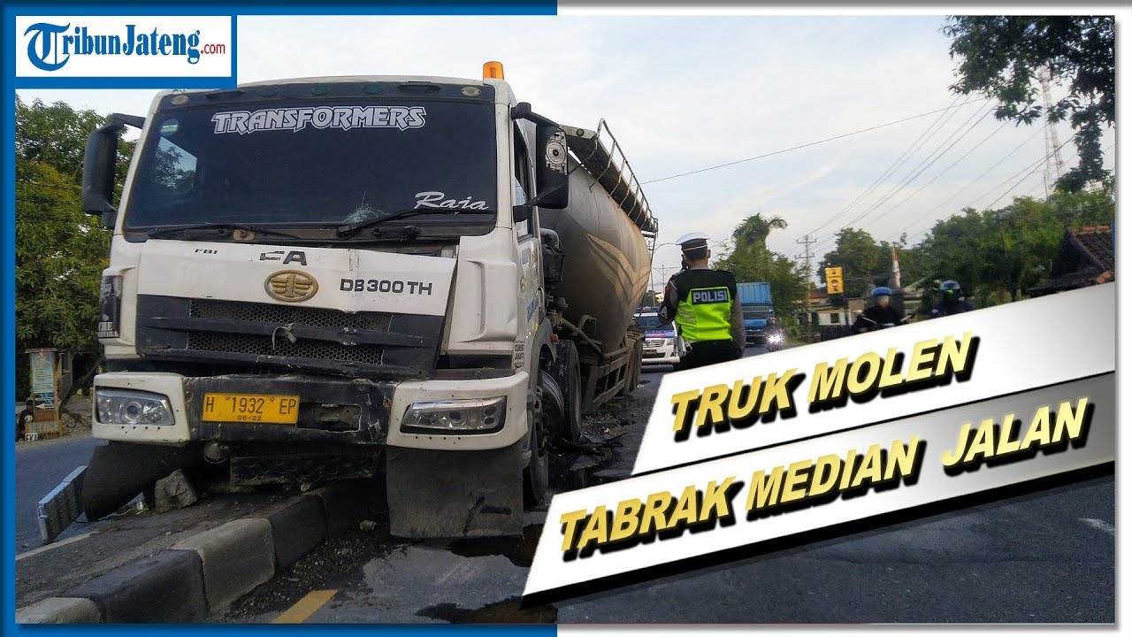  Truk  Molen  Tabrak Median Jalan  di Kendal YouTube