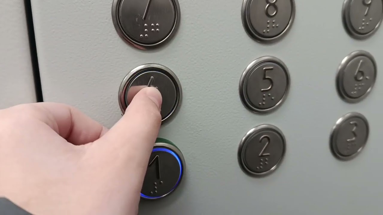 У лифта плохие тормоза Ворошилова 41 подъезд 11