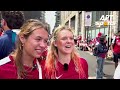 Arsenal Fans Flood London Streets to Celebrate Historic Premier League Triumph | APT Sports