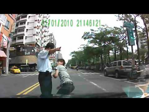 ბავშვი მანქანას დაეჯახა :((