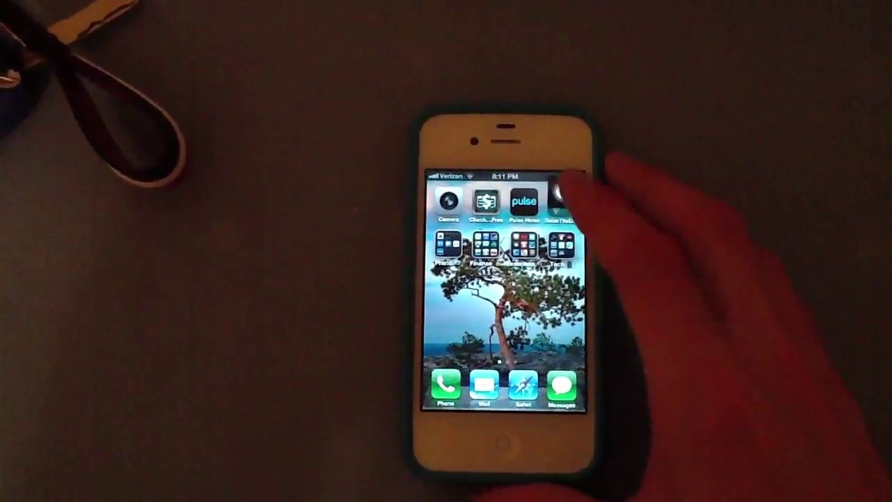 Assistive Touch in iOS 5 on iPhone 4 - YouTube
