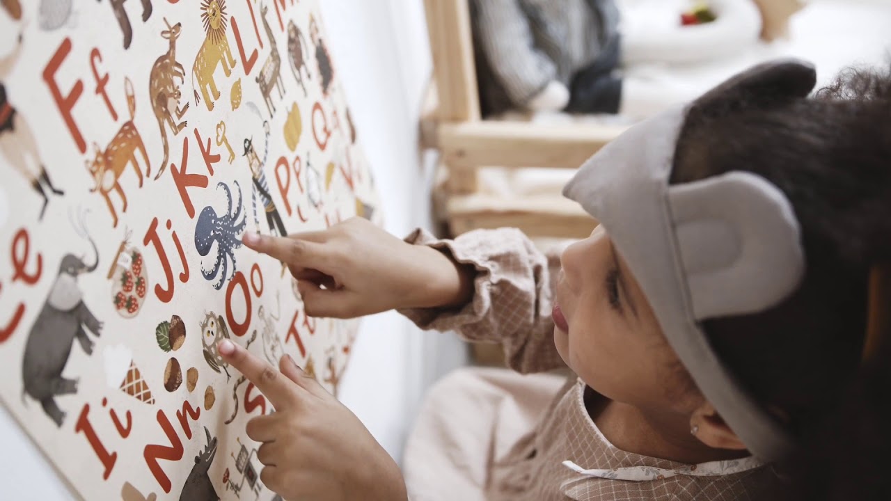 Manipulative Media in Education