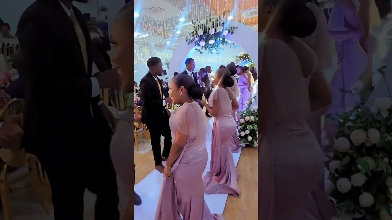 Bridesmaids and groomsmen on the dance floor 😍😍 #wedding  #music