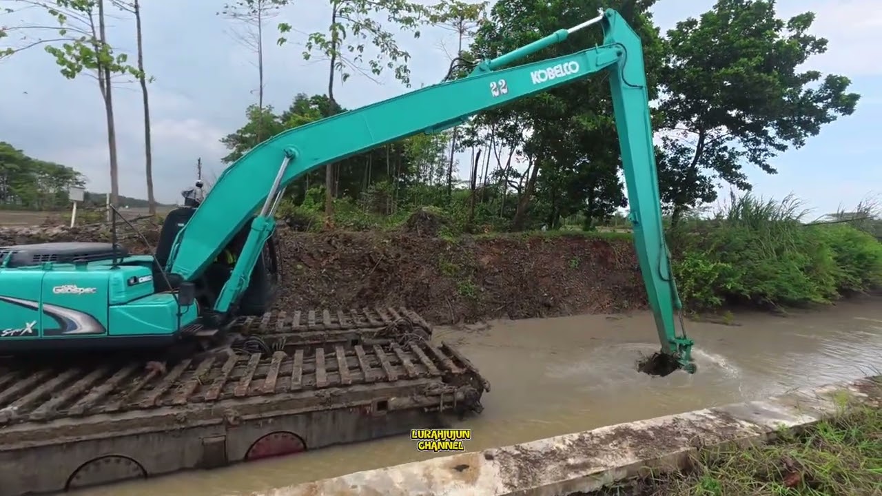 ,LUMPUR & SAMPAH YANG MENUMPUK DI KALI HURANG.