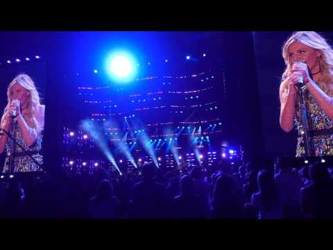 Kelsea Ballerini - Peter Pan (Live CMA Fest 2016)