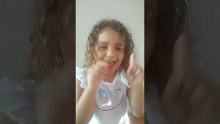 Julia Dançando