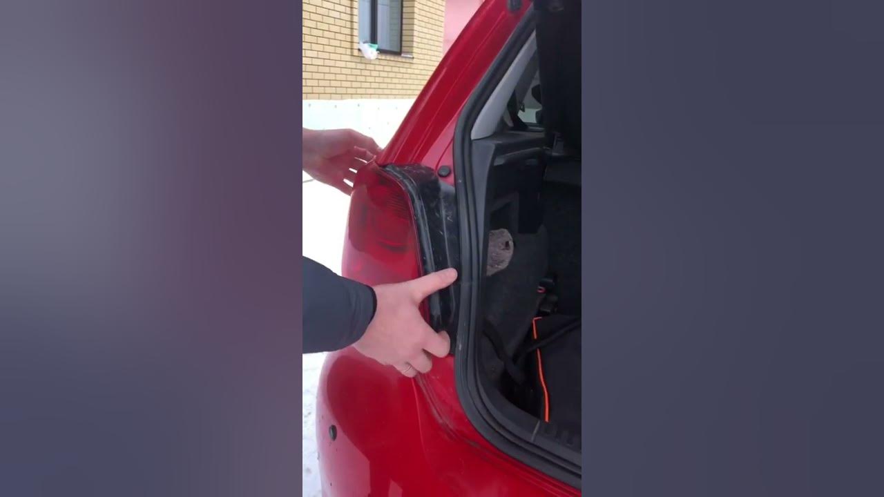 Как поменять заднюю лампочку на поло седан Снятие задних фонарей VW Polo седан YouTube
