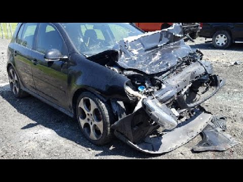 Crazy accident Golf GTI at high speed but there is no accident