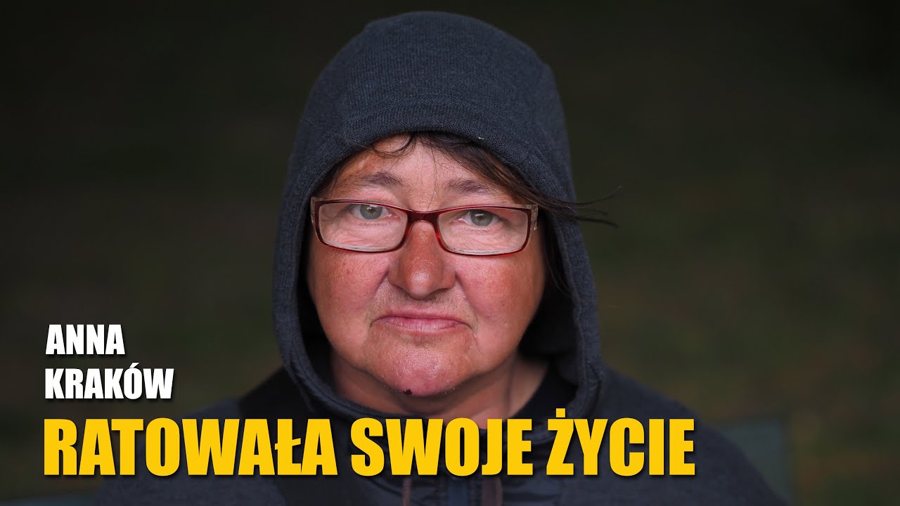 Zbiera na leki pod teatrem