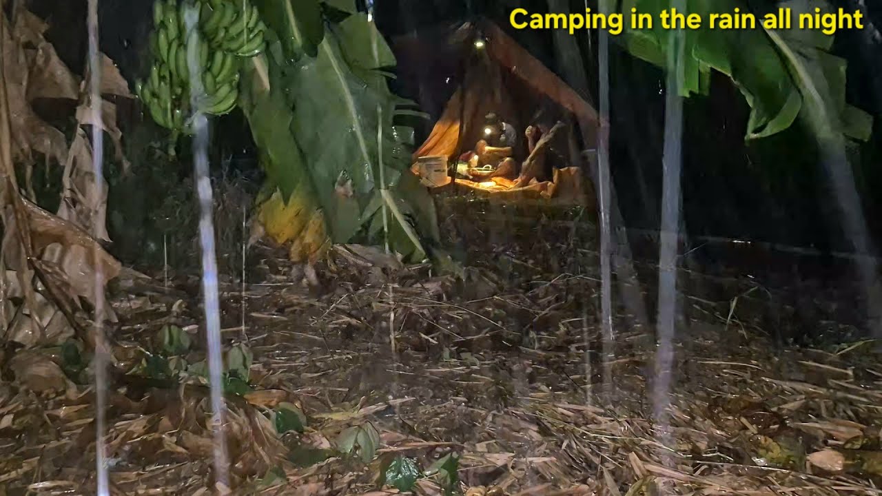 Camping In The Rain All Night || Mưa giông đến quá nhanh anh em trở tay không kịp