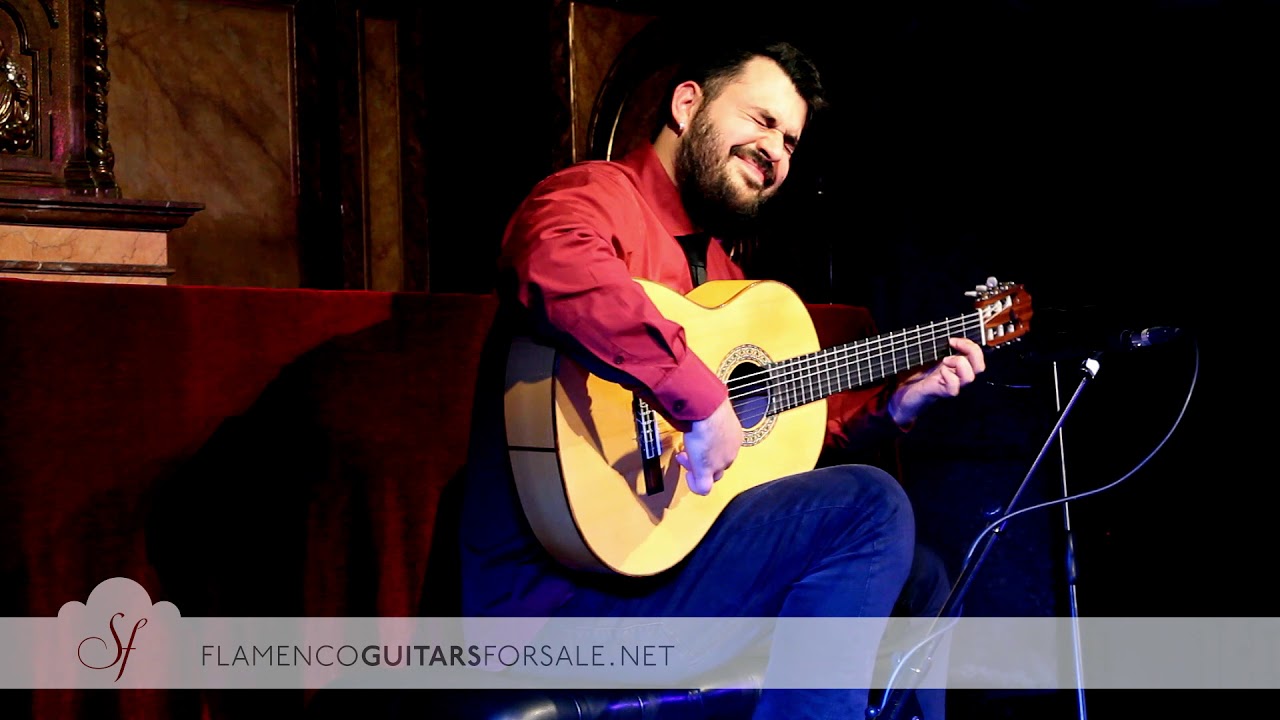 Juan Antonio Moya plays a Francisco Sánchez flamenco guitar in 