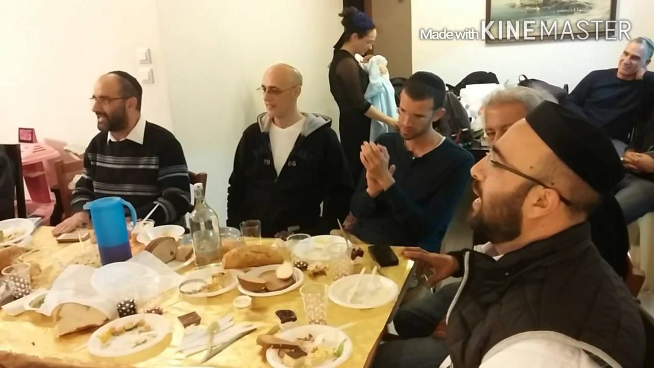 ברית יצחק לבן של עמוס פורת עם החזנים זמיר בן מנשה ומשה הלל