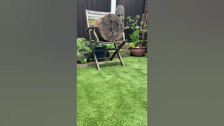 Mini throwing axes, 80CrV2 carbon steel, hardened and tempered. Short on space? These are perfect.