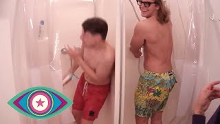 Ärger unter der Dusche! Ron Bielecki ärgert den armen Marco! | Promi Big Brother 2023 | SAT.1