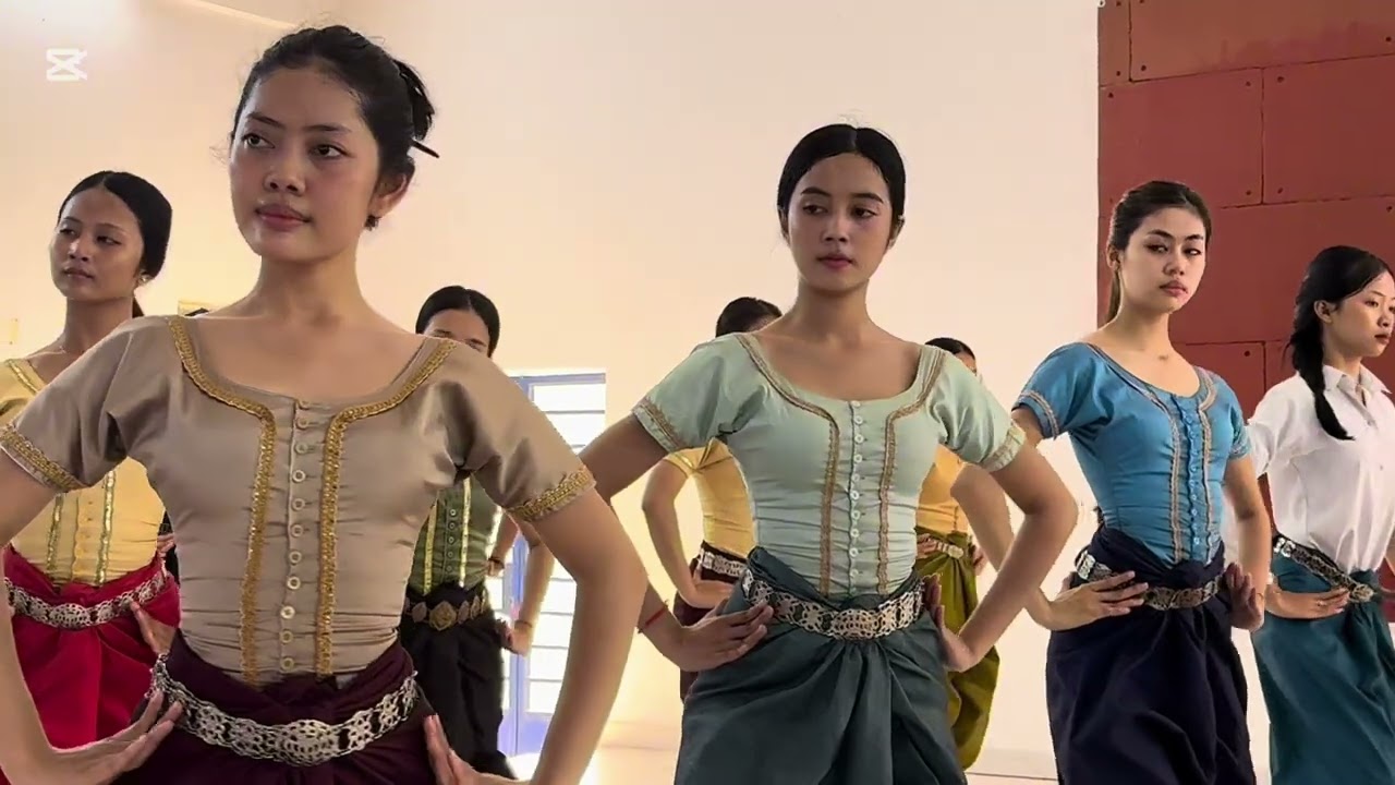 កាហាត់រៀនរបាំបុរាណប្រទេសកម្ពុជា🇰🇭