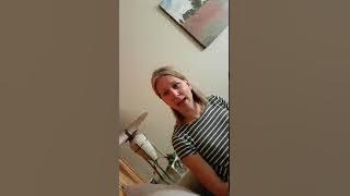 Mom trying to spell eyes SO FUNNY