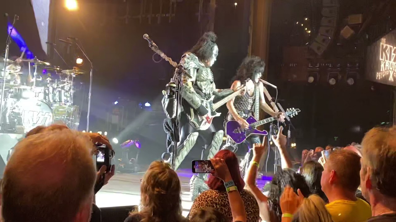 KISS Kruise X Indoor Show 2. Gene Simmons playing my bass!