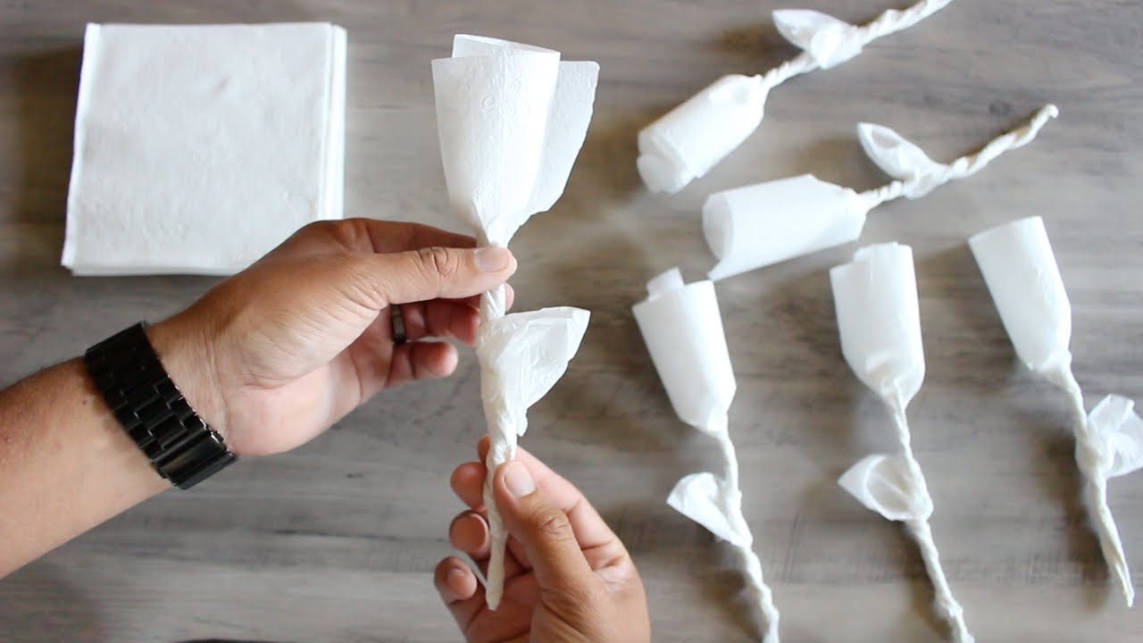 Como hacer flor con servilleta de papel